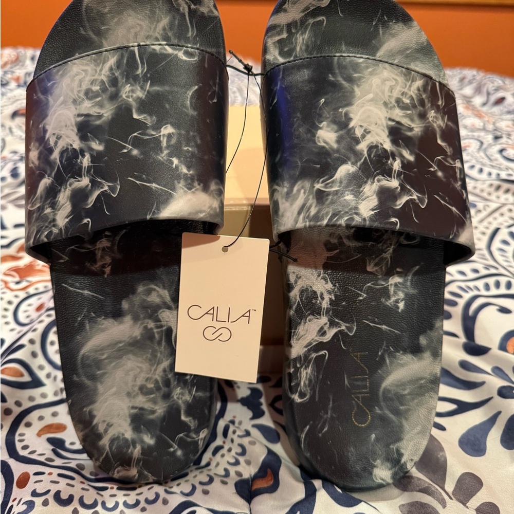 CALIA by Carrie Underwood Black and White Slide Sandals. Size 8.